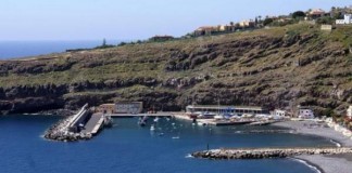 El Cabildo insta al Gobierno de Canarias a solucionar el problema del combustible en el puerto de Playa de Santiago