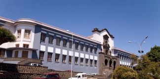 El Cabildo de La Gomera acoge la inauguración de la exposición del 225 aniversario de la creación de la Universidad de La Laguna