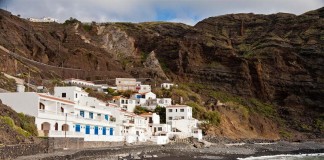 Costas autoriza a comenzar las obras de urgencia del paseo marítimo de Alojera, según el Ayuntamiento