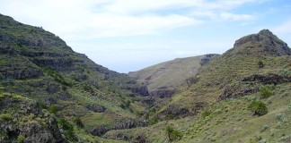 Dos senderistas que pasaron la noche en barranco de Vallehermoso son rescatados por la Guardia Civil