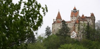 El castillo del Conde Drácula cuelga el cartel de ‘Se vende’