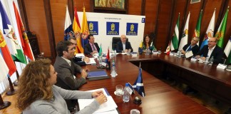 Los cabildos piden competencias en empleo y una pronta Ley de Servicios Sociales