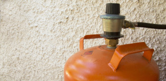 Revisores del gas inducen al cliente en Canarias a contratar servicios no obligatorios