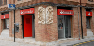 Santander cierra 450 oficinas y anuncia despidos para afrontar la crisis de la banca