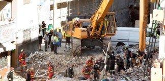 Recuperan el séptimo cuerpo entre los escombros del edificio de Los Cristianos