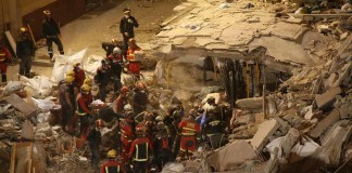 Los bomberos recuperan un quinto cadáver del edificio derrumbado en Tenerife