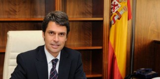 El Estado pide la suspensión cautelar de los actos con la bandera de siete estrellas verdes