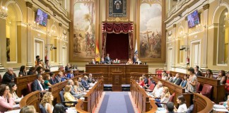 El Parlamento analizará dos iniciativas legislativas sobre el suelo agrícola y sobre la modificación de la ley contra la violencia machista