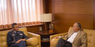 El presidente del Cabildo de La Gomera recibe al General Jefe del Mando Aéreo de Canarias