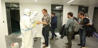 Una planta de EL PAÍS, desalojada por un sobre con una sustancia sospechosa