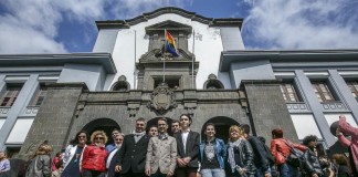La bandera del arco iris ondea por primera vez en la Universidad de La Laguna