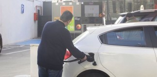 Los cabildos apoyan la implantación del ‘céntimo verde’ a la gasolina en las Islas