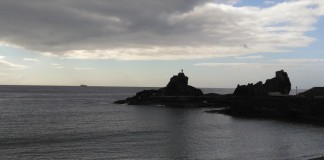 La Playa de La Cueva consigue la Bandera Azul y se mantiene la de Playa de Santiago y San Sebastián