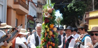 La Asociación de la Tercera Edad ‘Iballa’ de San Sebastián celebra a lo grande el Día de Canarias