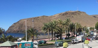 Reyes considera que la visión de las playas del PSOE está alejada de la realidad en la que vivimos