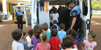 Policía local y Protección Civil visitan a los escolares del Colegio Ruiz de Padrón