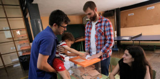 Con el 16,49% de voto escrutado: el PP suma 132 escaños; PSOE, segundo con 91 escaños