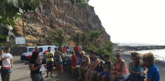 Una veintena de vecinos participan en el bautizo de buceo de San Sebastián