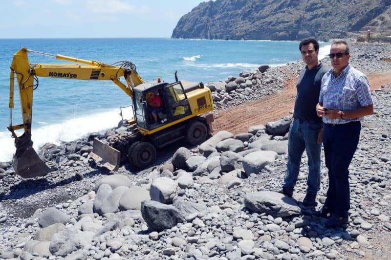 El Ayuntamiento De Hermigua Acondiciona Las Playas De Santa