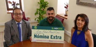 Cajasiete entrega, por quinta vez, una nómina extra a un empleado del Cabildo Insular de Tenerife