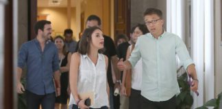 La ambigüedad de Sánchez alienta a Podemos a insistir en la alternativa