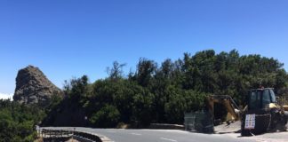 El Cabildo construye una nueva marquesina de guaguas en el mirador de Los Roques