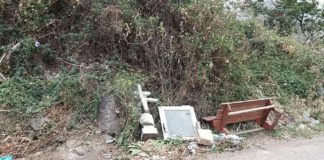 Sí se puede manifiesta su preocupación por los vertidos de residuos y enseres en el solar anexo al cementerio de Hermigua