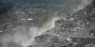 Ya van por 247 los muertos tras el devastador terremoto del centro de Italia