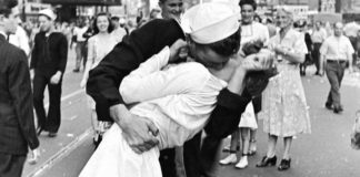 Muere la enfermera del beso que simbolizó el fin de la II Guerra Mundial