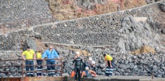 Carmelo Santana gana la XVI Travesía a Nado a Puntallana