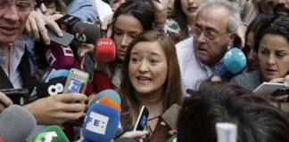 Pedro Sánchez ignora a la enviada de Susana Díaz