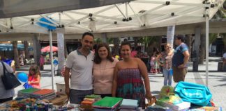 Los vecinos de San Sebastián de La Gomera se vuelcan en la recogida solidaria de material escolar