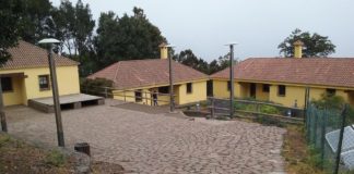 Trasladan a menores migrantes de la estación de guaguas de Alajeró al Campamento de El Cedro