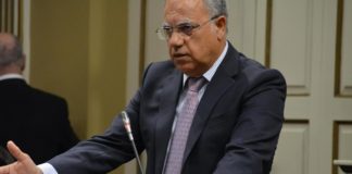 Curbelo aboga por un modelo de desarrollo que ponga límites al crecimiento demográfico y turístico