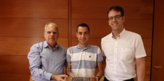 Cristofer Clemente recibe el reconocimiento del Cabildo y el Ayuntamiento de San Sebastián