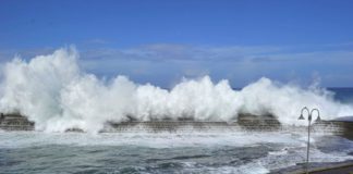 Fuerte oleaje en Canarias este martes con temperaturas en ligero descenso