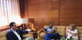 La cónsul británica visita el Cabildo de La Gomera