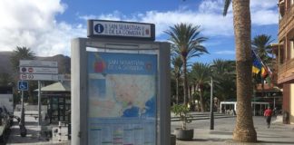 El Ayuntamiento instala el primer panel informativo con los comercios de San Sebastián de La Gomera