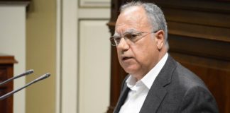 Curbelo insiste en una rápida solución a los problemas del aeropuerto gomero