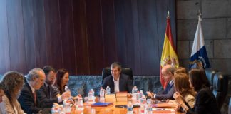 Crisis en el Pacto: El Gobierno de Canarias aprueba el reparto del FDCAN con la ausencia del PSOE