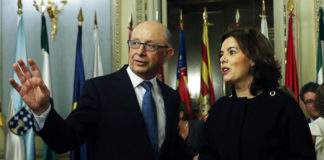 El Ejecutivo garantiza a los sindicatos que volverá a subir el sueldo a los funcionarios y trabajadores públicos