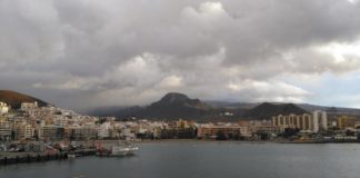 Llega un cayuco al Puerto de Los Cristianos con 72 inmigrantes