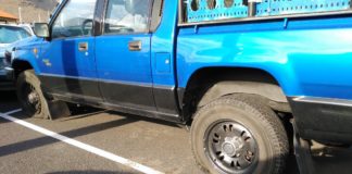 Aparecen varios vehículos con los neumáticos rajados en San Sebastián de La Gomera