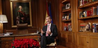 Felipe VI vincula la salida de la crisis a la unidad de España