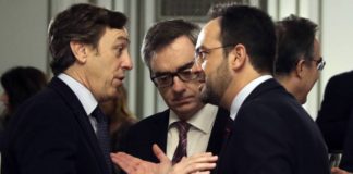 Los pactos entre PP y PSOE aíslan a Podemos y Ciudadanos