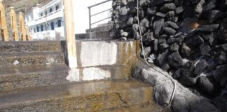 Sí se puede en Vallehermoso exige que se arregle la avería que provoca pérdidas de agua potable en la playa de Alojera