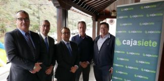Encuentro entre directivos de Cajasiete y el Ayuntamiento de Hermigua