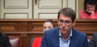 El PSOE pide aumentar al 75% la subvención área a los residentes de islas no capitalinas