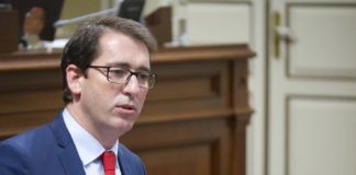 El PSOE lleva a este pleno su petición de elevar al 75% la subvención de billetes de avión de canarios de islas no capitalinas