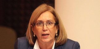 Mercedes Roldós presenta este martes el avión de carga en tierra Air Tractor 802 en La Gomera